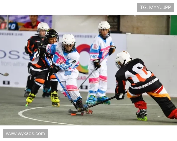 轮滑冰球：融合速度与激情的全新极限运动挑战